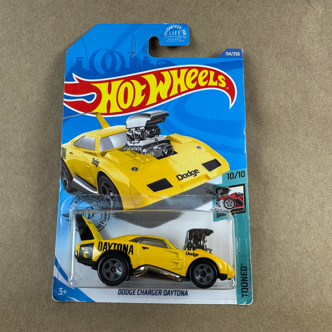 Hot Wheels Dodge Charger Daytona Treasure Hunt 134/250 1:64 Diecast Car