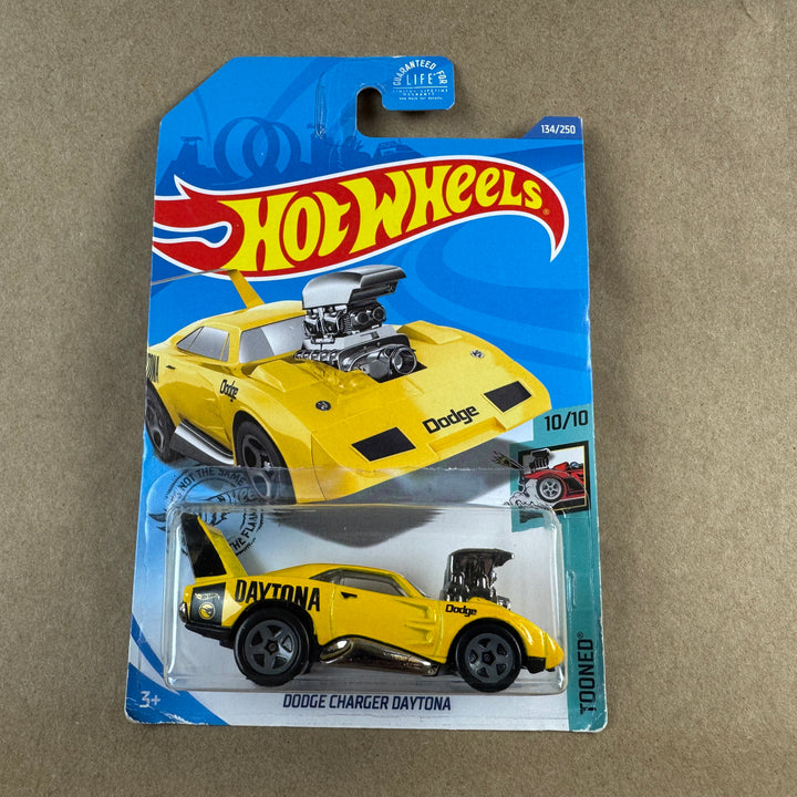 Hot Wheels Dodge Charger Daytona Treasure Hunt 134/250 1:64 Diecast Car